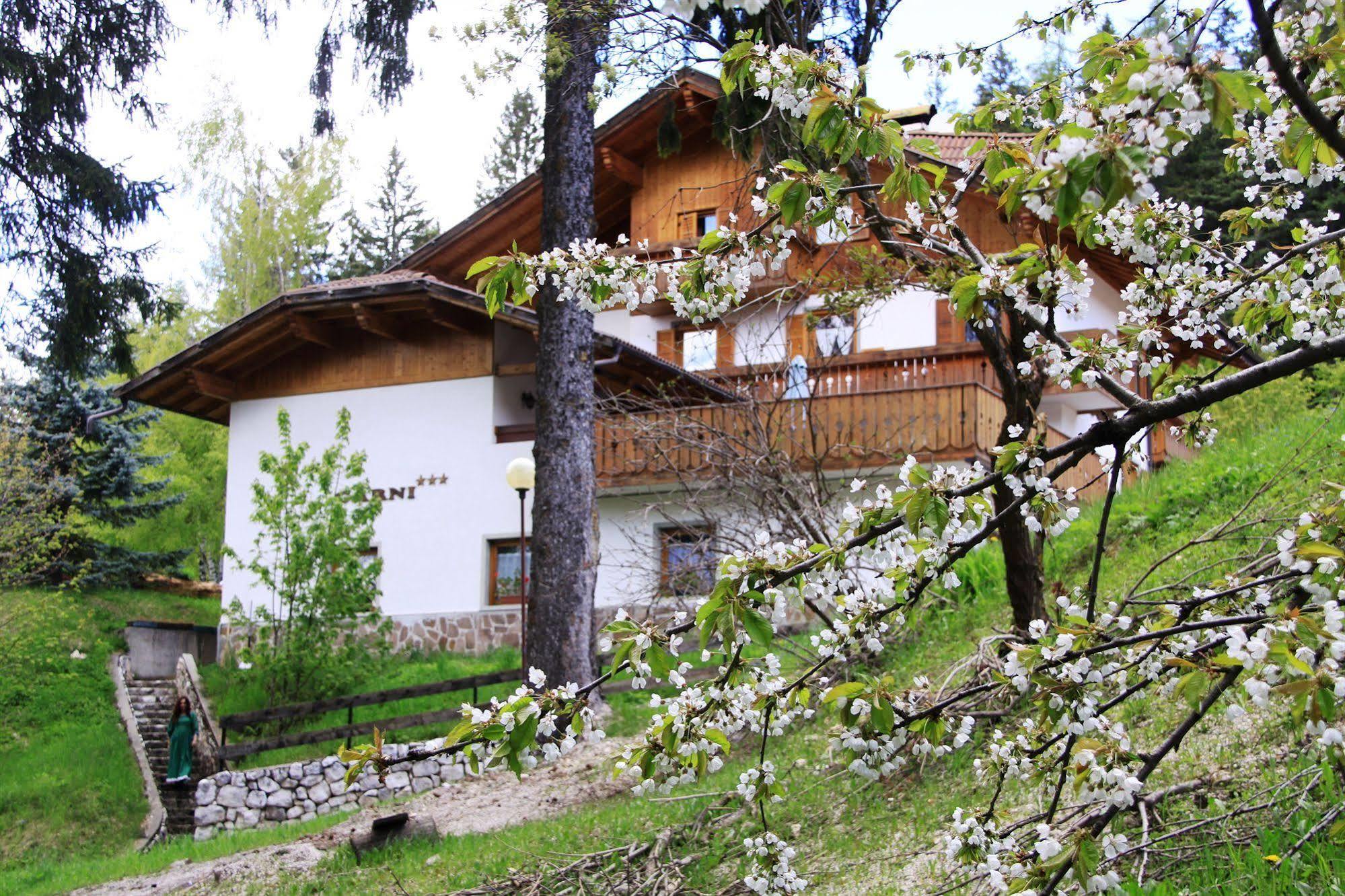 Garni Biancaneve Ruffre-Mendola Exterior photo